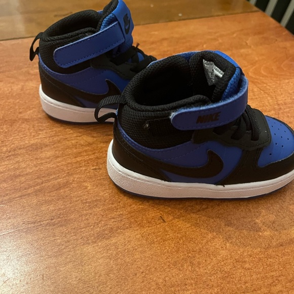 Nike Toddler Black and Blue High-Top Sneakers - Picture 2 of 4